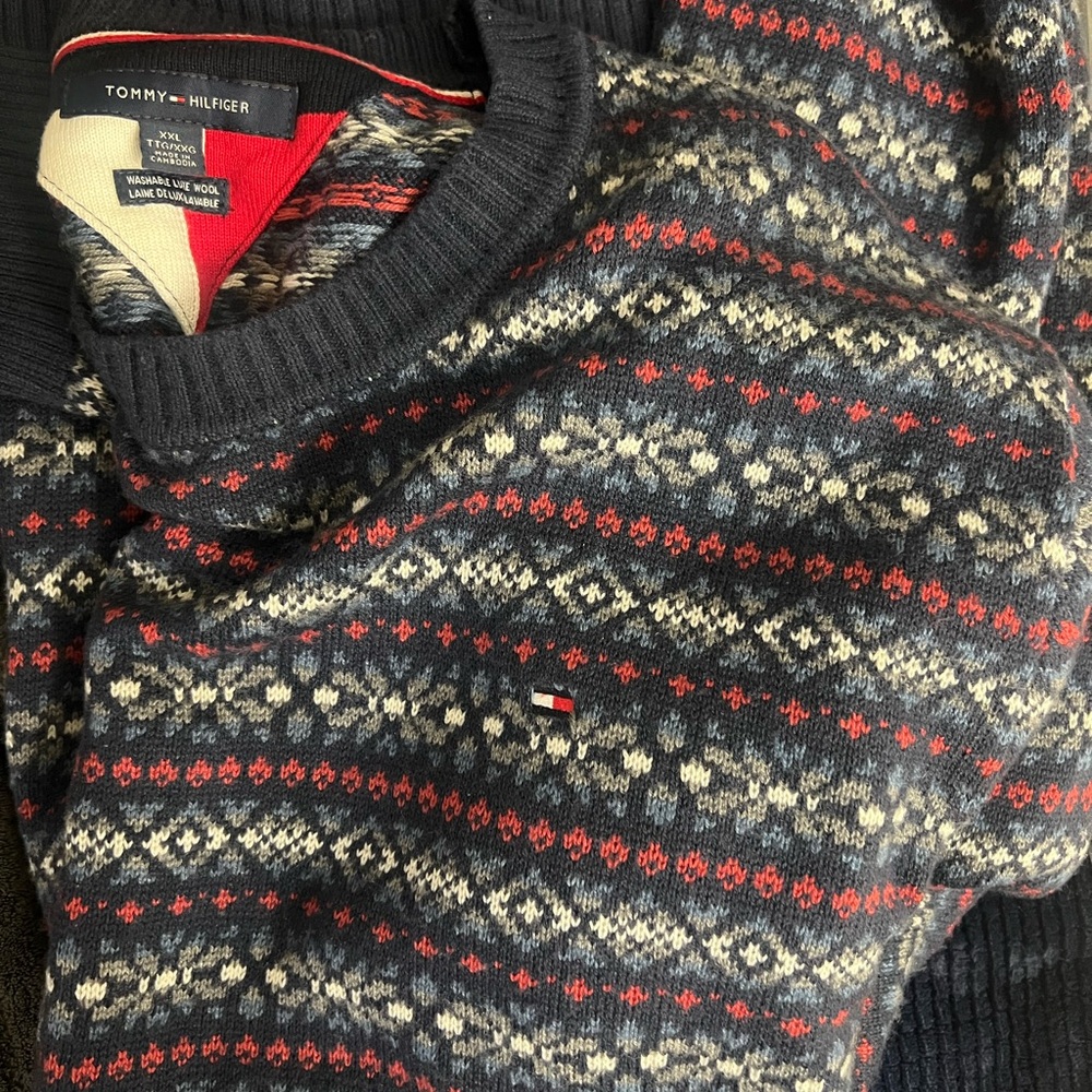 Tommy Hilfiger Men's Navy and Red Sweater